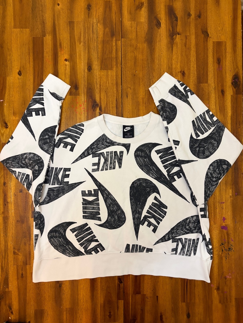 Nike White Crewneck Sweatshirt with Black Logo Print